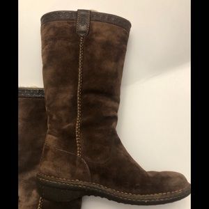 UGG Gorgeous Brown Suede UGG Boots with warn sheepskin interior Size 8